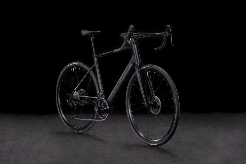 Cube Attain C:62 Race blackline