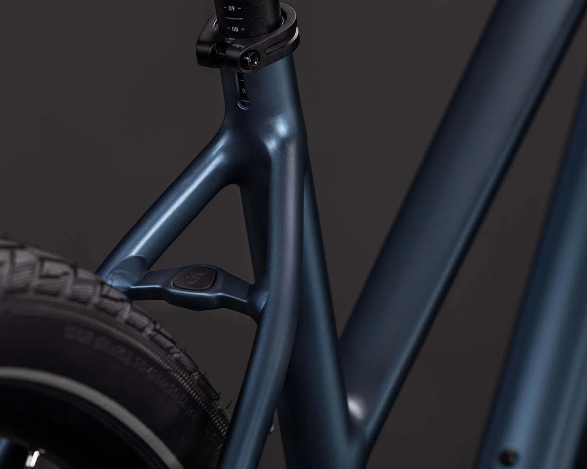 Editor Pro - Trapeze Urban Bike 2026 | mineralblue´n´chrome 29" - 46 cm