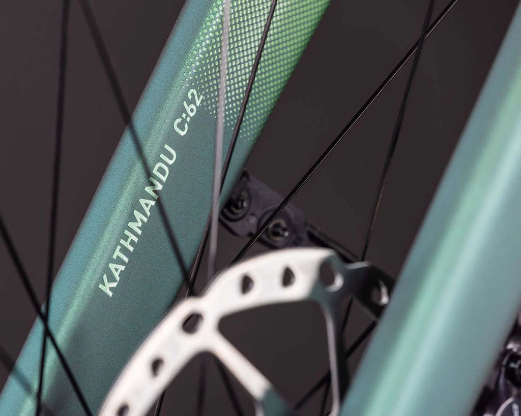 Kathmandu Hybrid C:62 SLT 400X - Easy Entry Elektro Carbon City Bike 2026 | seafoam´n´chrome 28" - L