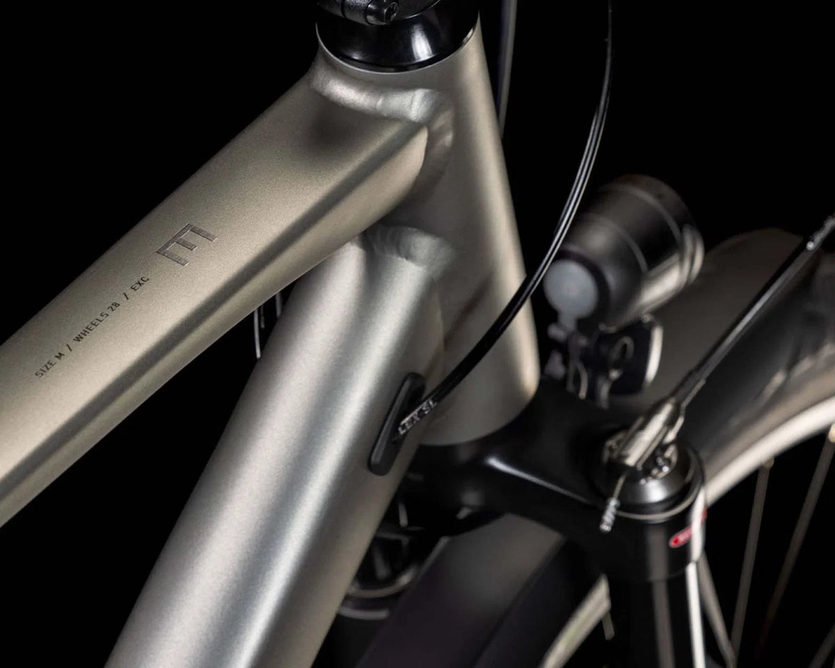 Kathmandu EXC – Trekkingrad 2026 | grau/schwarz, 28 Zoll – Größe S