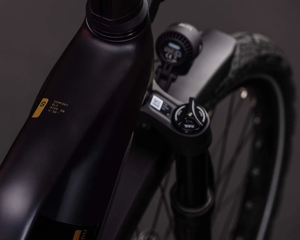 Kathmandu Hybrid Comfort SLX 800 – Trapezförmiges Elektro-Trekkingrad 2026 | solareclipse´n´gold 29" – S