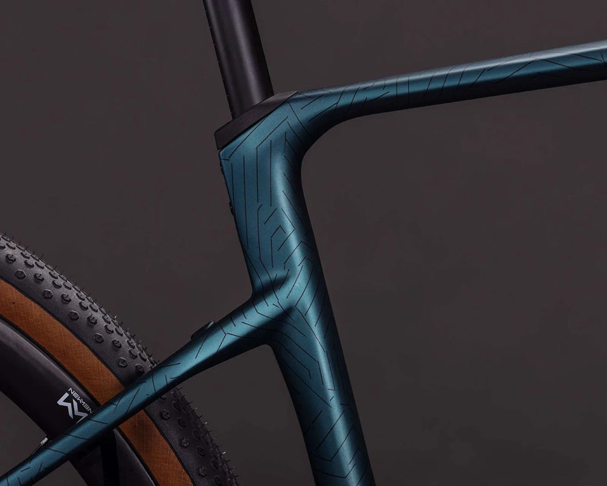 Nuroad Hybrid C:62 SLT 400X – Elektro Carbon Gravel Bike 2026 | royalgreen´n´crisscross 28" – M