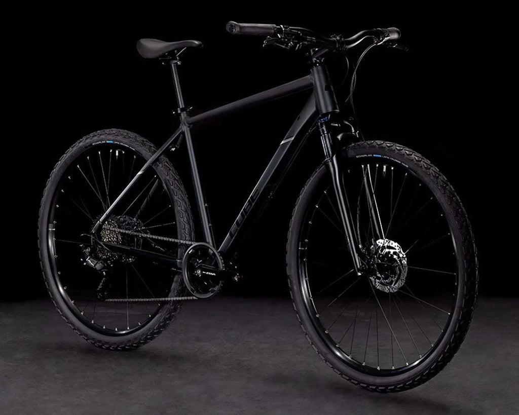 Nature ONE – Trekkingrad 2026 | schwarz/schwarz 28" – Größe S