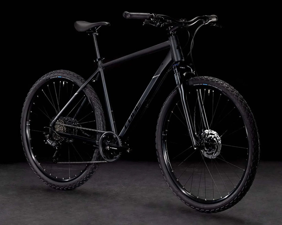 Nature ONE – Trekkingrad 2026 | schwarz/schwarz 28" – Größe S